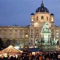 Adventní trhy, vánoční atmosféra, svařené víno a tradiční pochoutky