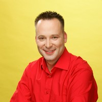 „Jsem v podstatě od přírody neuvěřitelně líný tvor a jen okolnosti mě neustále nutí vyvíjet další a další aktivity,“ tvrdí dabér a moderátor Michal Jagelka