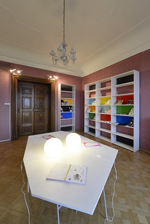 knihovna expozice a