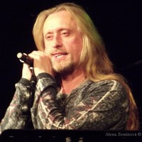 Zpěvák Kamil Střihavka a Michal Pavlíček zahráli s kapelou Supergroup v Karlových Varech
