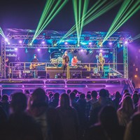 Red Bull Tour Bus = „Tisíce hodin práce, litry potu a neuvěřitelné výkony zlatých českých ručiček.“