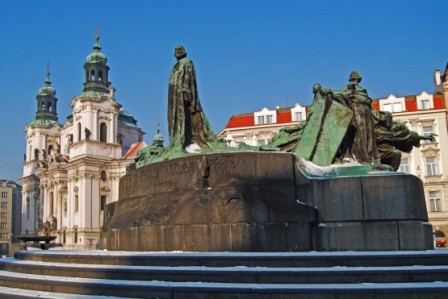 Hus pomnik