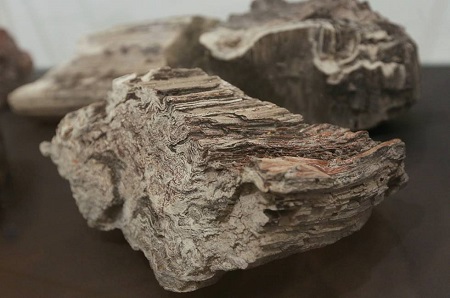 UM mineral