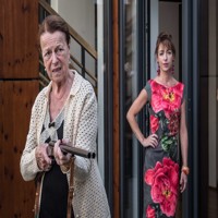 Teroristka sice chce zabít Martina Hoffmana, ale přesto vás pobaví