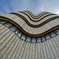 Obsáhlá publikace o Hotelu Praha. Když padal k zemi, jeho spoluautor musel odejít, aby tu zkázu neviděl!