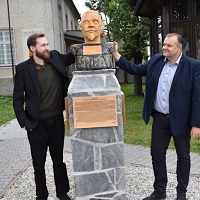 Ve Vrbně odhalili bustu Josefa Lowaga