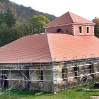 Norové pomohou městysi Jince s rekonstrukcí dřevouhelné huti Barbora