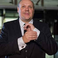 Je rolí člověka průměrovat pravdu?