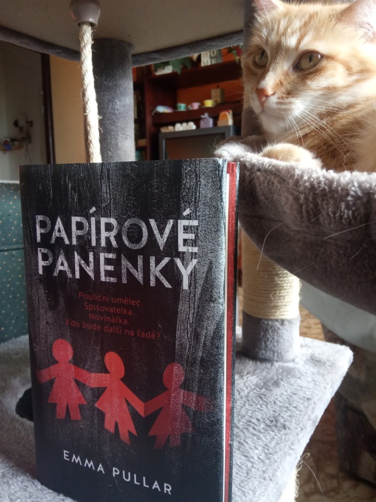 Papírové panenky – nic není tak, jak vypadá