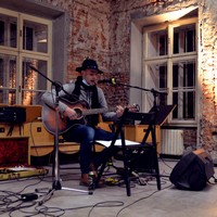 RADIO TYGR odvysílá živě rozhlasové hry, rozhovory i koncert kapely DebbiLove