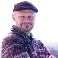 Pastrňák s Rudišem pijí grog a zpívají o Rusce z nonstopu