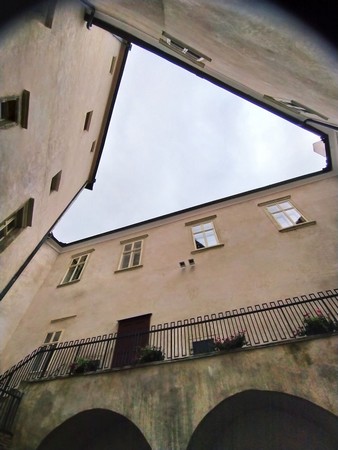 zamek miroslav 4