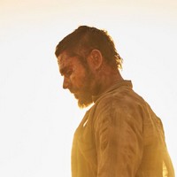 Zac Efron se představuje v traileru drsného australského thrilleru ZLATO