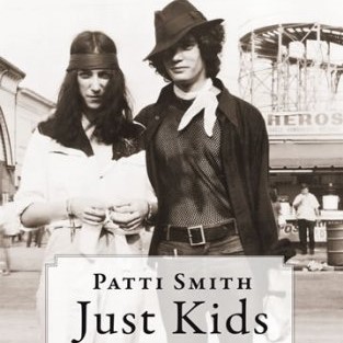 Just Kids o trablech dospívání a osudové lásce Patti Smith