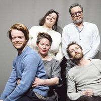 Rodina Homolkových se vrací! Švandovo divadlo uvede současnou adaptaci kultovní filmové komedie