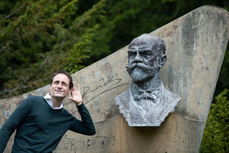 pamatnik dvorak 1