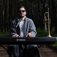 Do hudobného sveta prichádza prvý samostatný album Martina Krížika s názvom Len tak si spievam