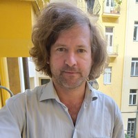 Nejvíc si odpočinu při dlouhé koupeli ve vaně, říká básník Robert Wudy