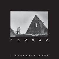 PROUZA V otrhanem dome200
