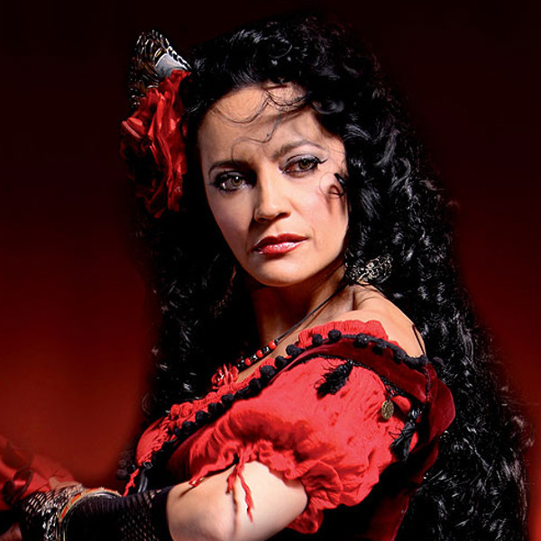Divadlo doma na Valentýna: Nosatý romantik Cyrano, Lucie Bílá jako Carmen. Jen dokoupit květinu