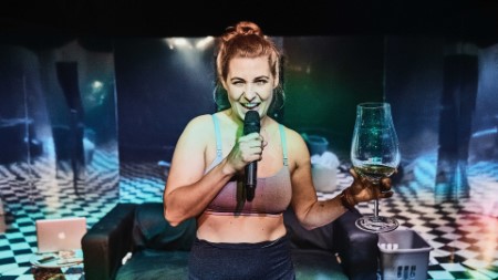 zena filmoveho kritika1