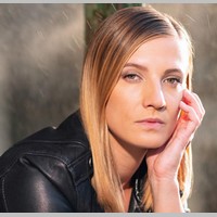 Natálie Tichánková v hlavní roli inscenace Chvilky v Moravském divadle Olomouc