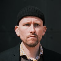 Vlčák se ve svém prvním videoklipu vypořádává se strachy v temných chodbách univerzity