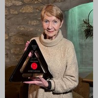 Hercova mise je ve správných rukou. Daniela Kolářová převzala ocenění