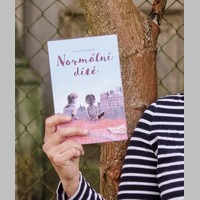 NORMÁLNÍ DÍTĚ: Příběh o dospívání a úzkosti