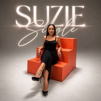 Rozchod? Pre speváčku Suzie bol začiatkom. Novým singlom Single mení pohľad na život bez partnera