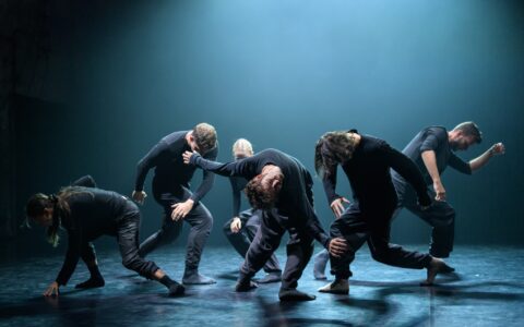Dekkadancers budou v novém představení lakovat diváky narůžovo. Dvě choreografie spojí téma lží