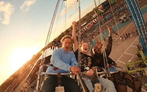 Tip na novou hudební komedii Rolling Loud: Bez zábran