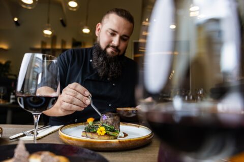 Sedm tváří Prahy podle Davida Ondříčka. Restaurace Greenery 1060 propojí gastronomii s filmy o Praze