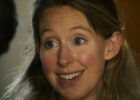 Nejslavnější manipulátorka Elizabeth Holmes uprostřed fascinující filmové hry. Očekávaná filmová senzace Uvidíš všechno brzy vstoupí českých kin