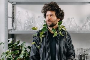 Photosynthesis: Maxim Velčovský představí novou výstavu v Jízdárně Pražského hradu v rámci Designbloku 2026