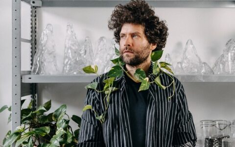Photosynthesis: Maxim Velčovský představí novou výstavu v Jízdárně Pražského hradu v rámci Designbloku 2026