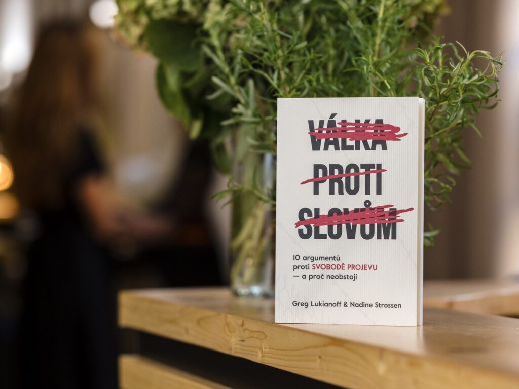 Válka proti slovům: 10 argumentů proti svobodě projevu – a proč neobstojí